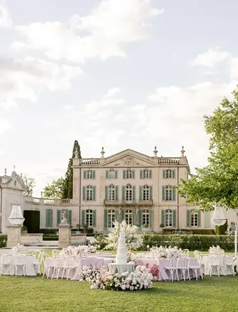 Tables dans les jardins