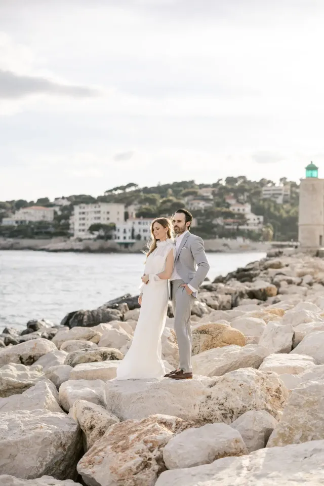 Séance couple à Cassis : élégance et lumière en Provence
