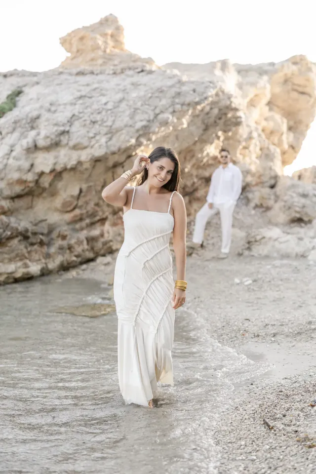 Séance engagement à Sausset-les-Pins : pourquoi faire une séance couple avant son mariage