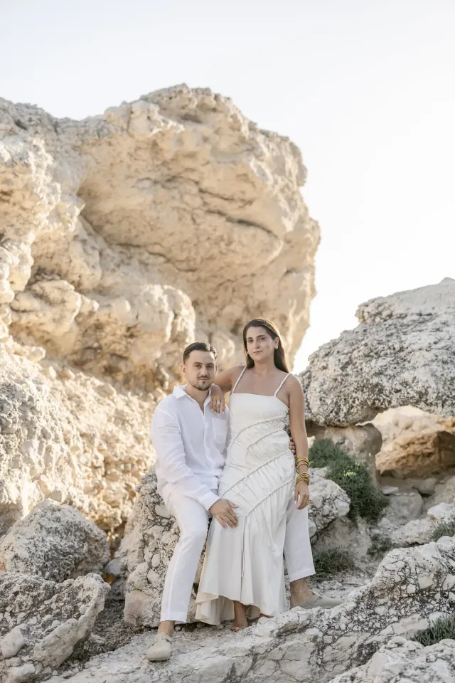 Séance engagement Nancy et Lucas sur les rochers de Sausset-les-Pins