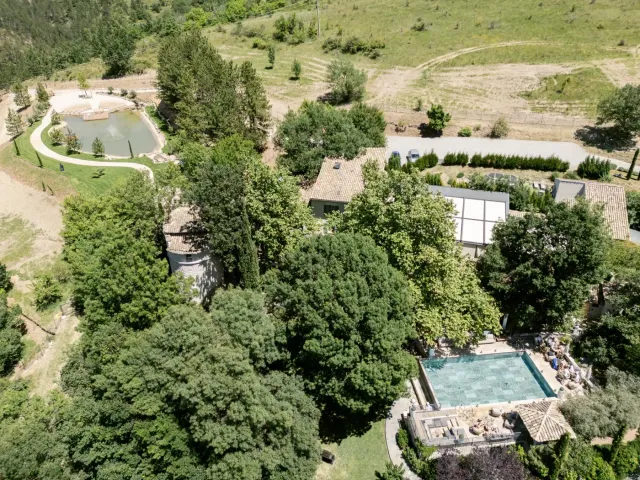 Mariage au Mas des 5 Fontaines : la célébration d'Anella et Jarrod en Provence